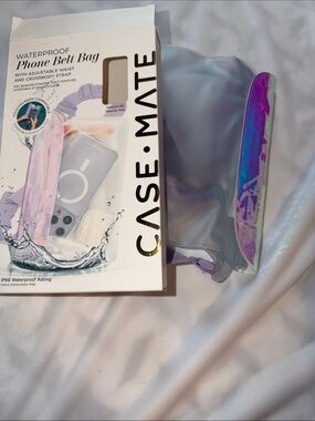 A BEAUTY-NEW case-mate Iridescent Waterproof Phone Belt Bag/Crossbody Strap.